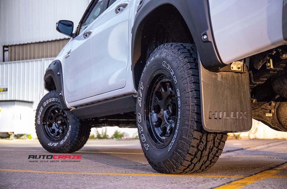 TOYOTA HILUX N80 4WD MO990 ROTARY GLOSS BLACK